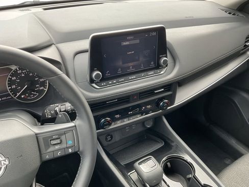 Used 2025 Nissan Rogue SV AWD/4WD image 13