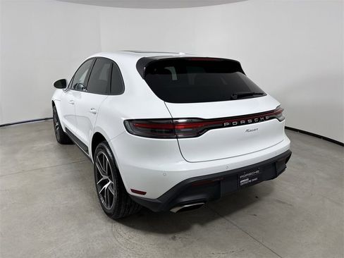 Certified 2025 Porsche Macan image 3
