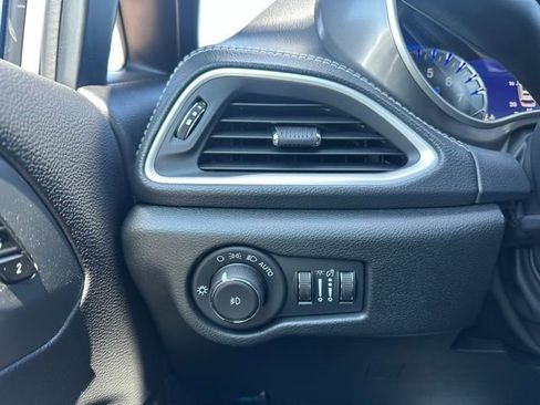 New 2026 Chrysler Pacifica Select FWD image 19