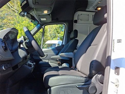Used 2025 Mercedes-Benz Sprinter 2500 image 13