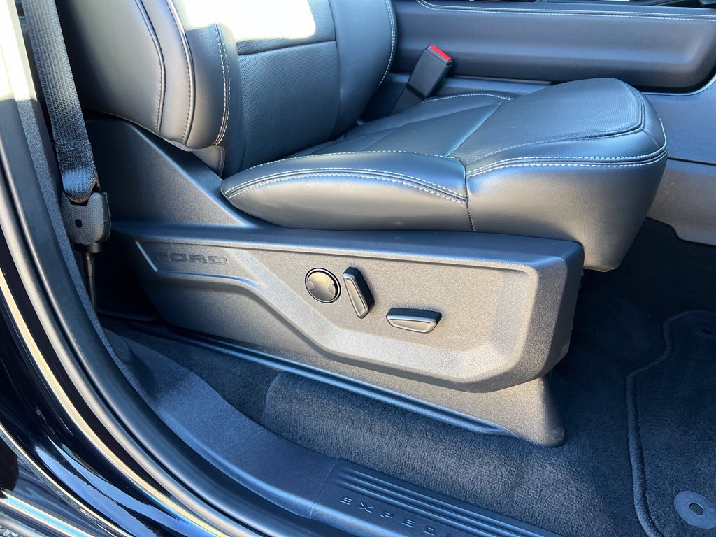 Used 2025 Ford Expedition Platinum w/ Stealth Performance Package AWD/4WD image 24