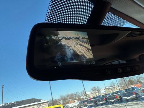 Used 2013 Chevrolet Avalanche LT image 16