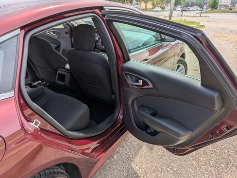 Used 2016 Chrysler 200 Limited w/ Convenience Group FWD image 26