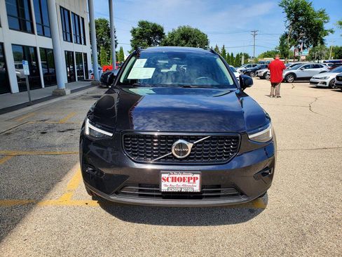 Used 2024 Volvo XC40 B5 Plus AWD/4WD image 2