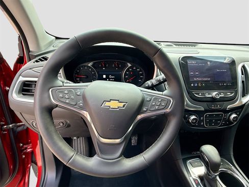 Used 2024 Chevrolet Equinox Premier image 11