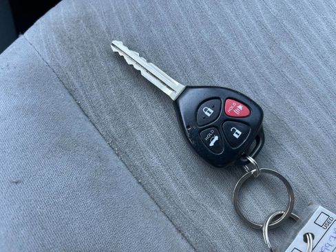 Used 2010 Toyota Corolla LE image 32