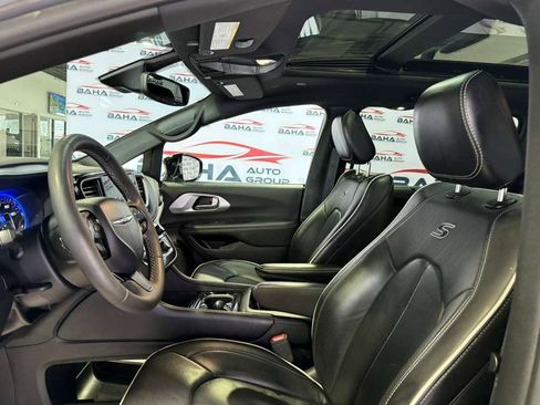 Used 2025 Chrysler Pacifica Limited image 26