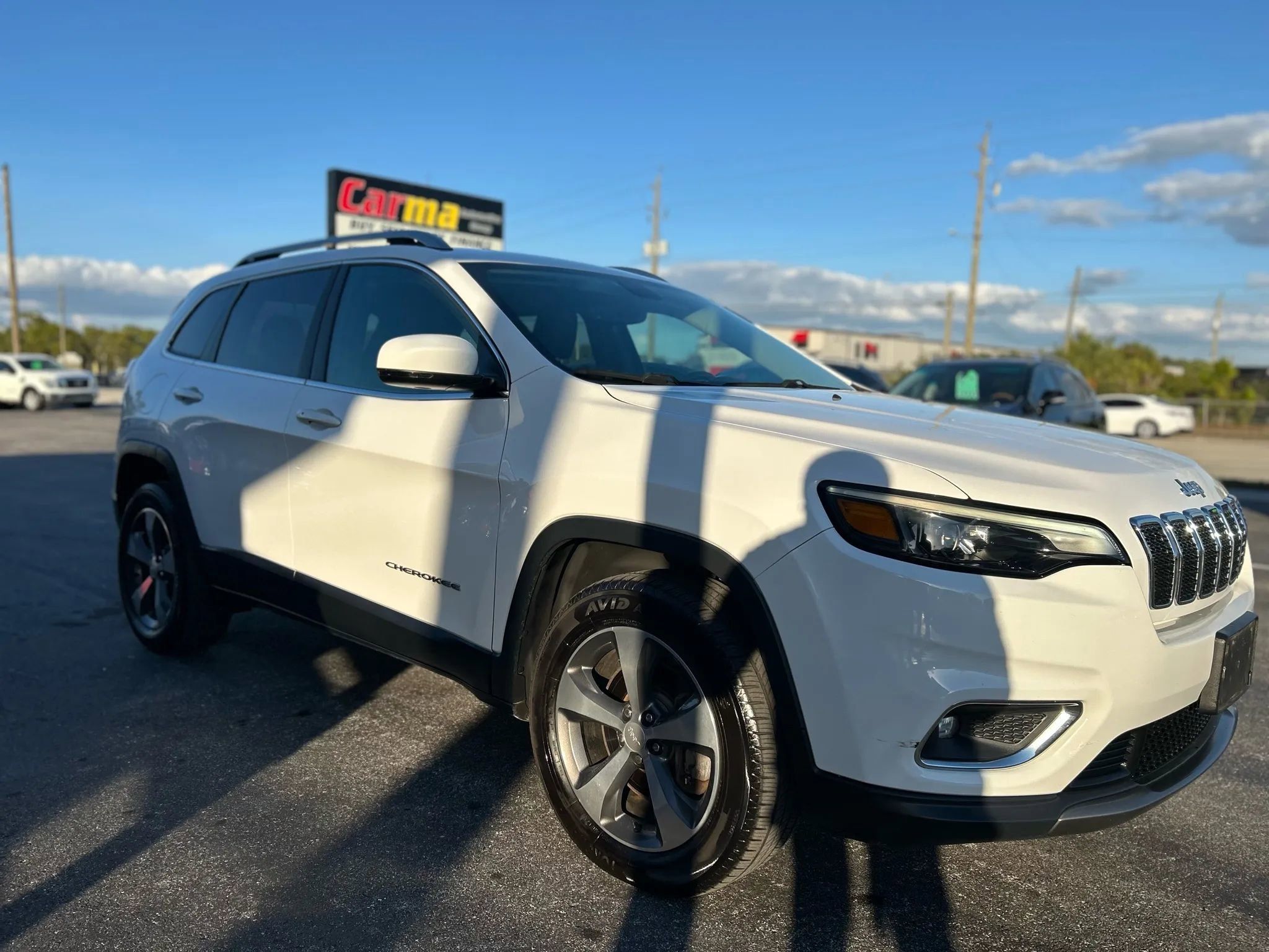 Used 2019 Jeep Cherokee Limited AWD/4WD image 1