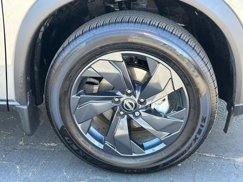 Used 2026 Nissan Rogue SV FWD image 14