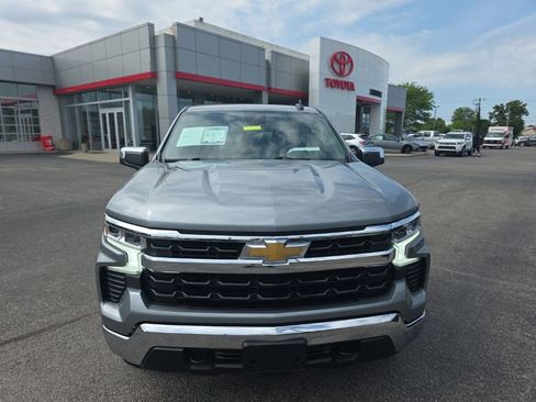Used 2024 Chevrolet Silverado 1500 LT AWD/4WD image 3