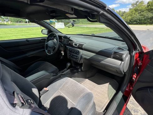 Used 2004 Chrysler Sebring LXi image 27