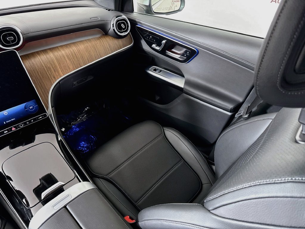 Used 2024 Mercedes-Benz GLC 300 image 23
