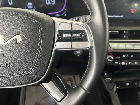 Certified 2025 Kia Telluride S image 17