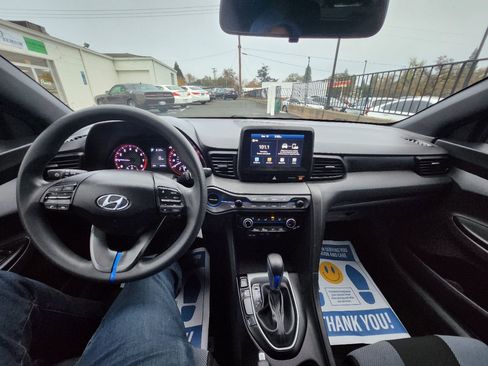 Used 2020 Hyundai Veloster 2.0 image 13