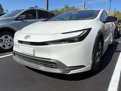 Used 2023 Toyota Prius LE AWD/4WD image 4