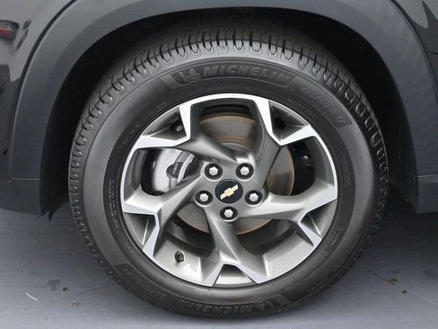 Used 2024 Chevrolet Trax LT w/ Sunroof Package FWD image 34
