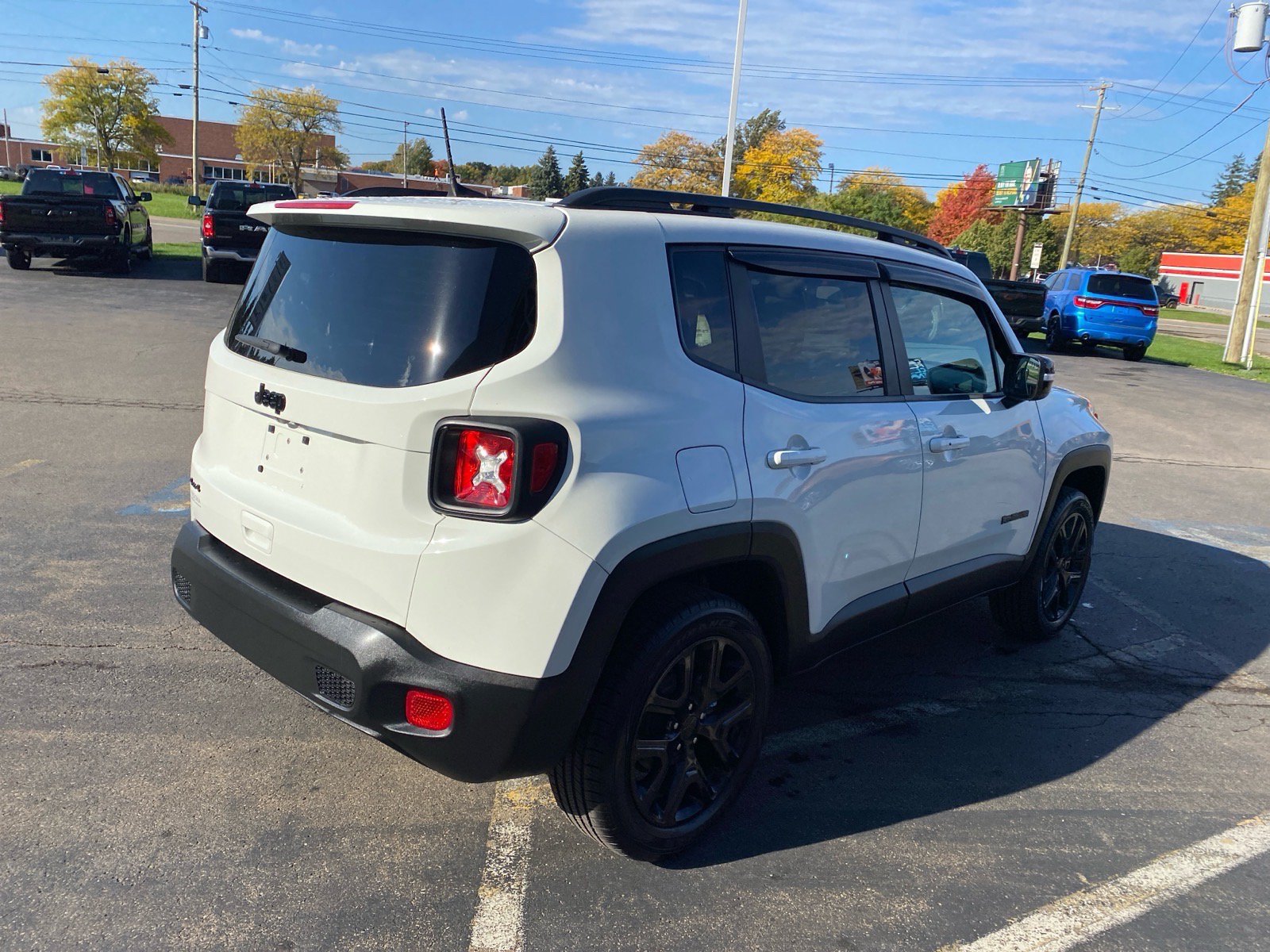 Used 2023 Jeep Renegade Altitude w/ Sun/Sound Group AWD/4WD image 5