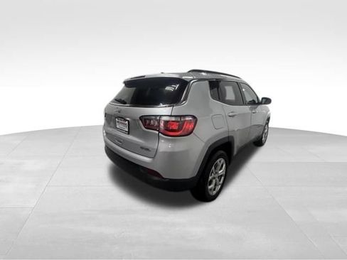 Used 2024 Jeep Compass Latitude AWD/4WD image 7
