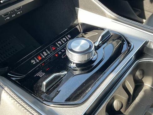 New 2026 Jeep Grand Wagoneer Limited AWD/4WD image 38