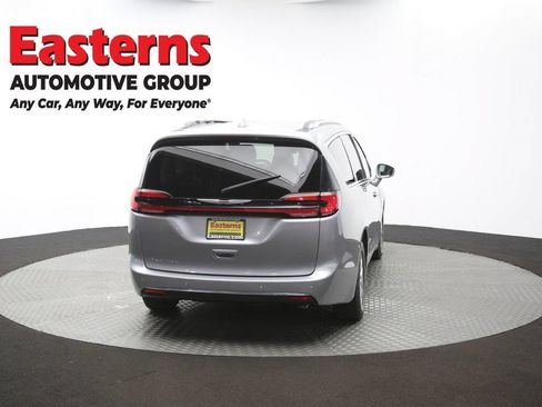 Used 2021 Chrysler Pacifica Touring-L FWD image 41