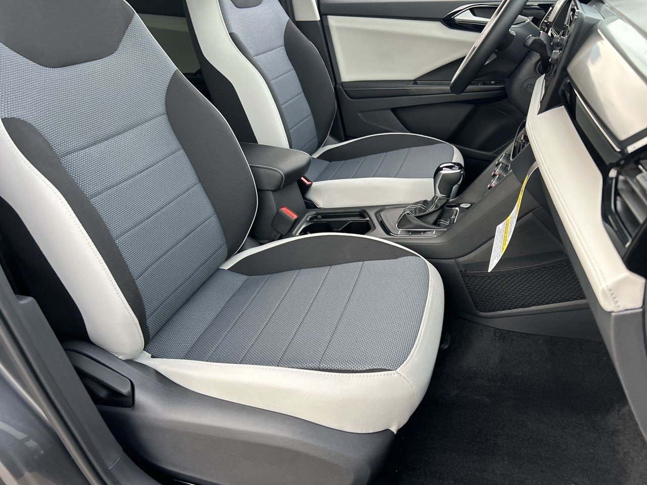 New 2027 Volkswagen Taos SE AWD/4WD image 7