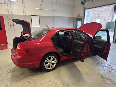 Used 2012 Ford Fusion SE image 12