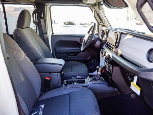 New 2026 Jeep Gladiator Sport image 18