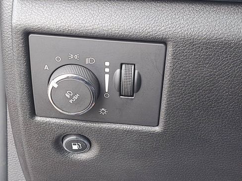 Used 2016 Jeep Grand Cherokee Laredo 75th Anniversary image 25