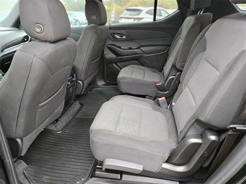 Used 2023 Chevrolet Traverse LT image 17