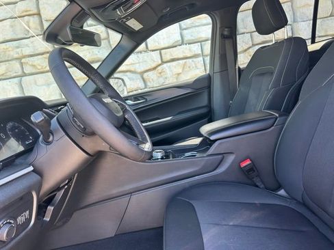 Used 2025 Jeep Grand Cherokee Laredo X w/ Luxury Tech Group I AWD/4WD image 8