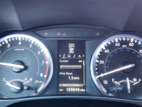 Used 2015 Toyota Highlander XLE image 19