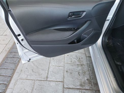 Used 2025 Toyota Corolla LE image 27