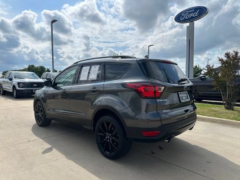 Used 2019 Ford Escape SE FWD image 3