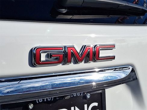 Used 2024 GMC Terrain SLT image 31