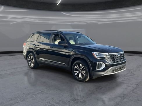 New 2026 Volkswagen Atlas SE FWD image 2