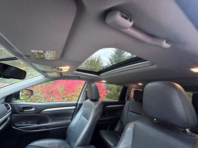 Used 2016 Toyota Highlander XLE AWD/4WD image 13