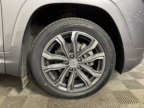 Used 2018 GMC Terrain Denali w/ Advanced Safety Package image 8