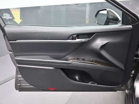 Used 2021 Toyota Camry SE FWD image 9