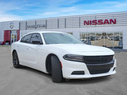 Used 2020 Dodge Charger SXT w/ Plus Group RWD image 4