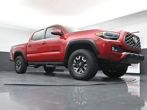 Used 2023 Toyota Tacoma TRD Off-Road w/ TRD Premium Off Road Package AWD/4WD image 32
