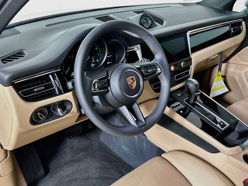 New 2026 Porsche Macan AWD/4WD image 4