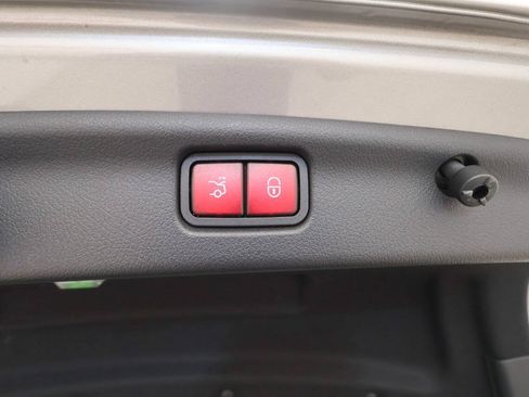 Used 2023 Mercedes-Benz C 300 4MATIC Sedan image 31