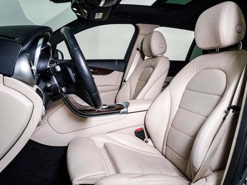 Used 2018 Mercedes-Benz GLC 300 4MATIC image 18