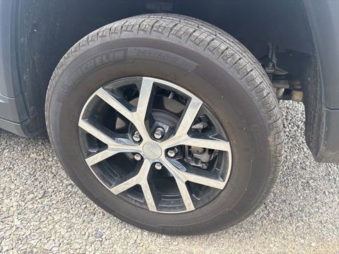 Used 2025 Jeep Grand Cherokee Limited w/ Luxury Tech Group II image 8