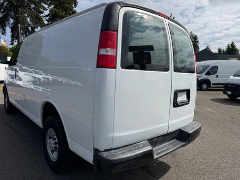 Used 2019 Chevrolet Express 2500 RWD image 8