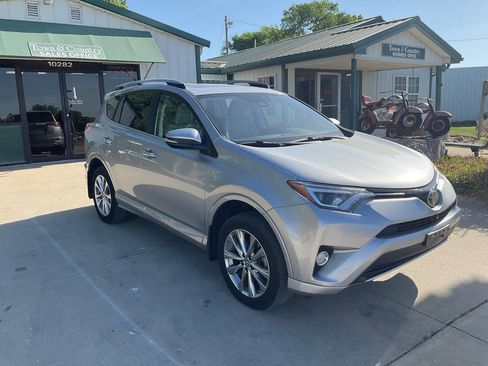 Used 2017 Toyota RAV4 Platinum image 3