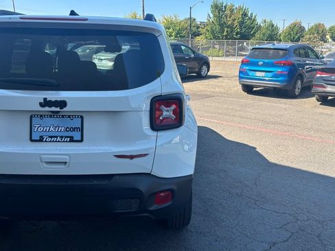 Used 2023 Jeep Renegade Trailhawk AWD/4WD image 6