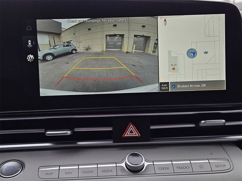 New 2025 Hyundai Elantra Limited image 17