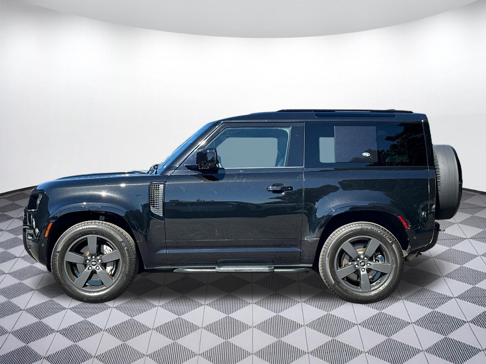 Used 2023 Land Rover Defender 90 X-Dynamic SE AWD/4WD image 2
