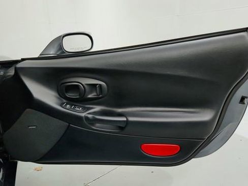 Used 2004 Chevrolet Corvette Base w/ Preferred Equipment Group image 18